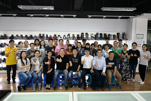 澤亞咨詢之祝賀廣嶸貿(mào)易公司調(diào)研報告陳述會議順利召開